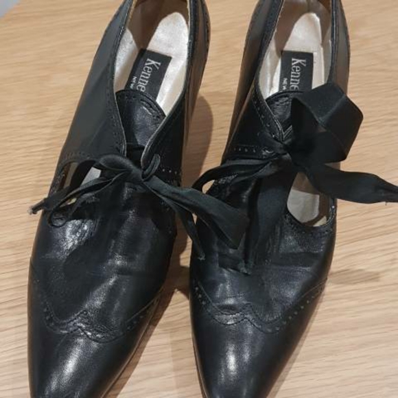 ✨️HOST PICK✨️ Expertly Restored Vintage Kenneth Cole Heels - Picture 3 of 8